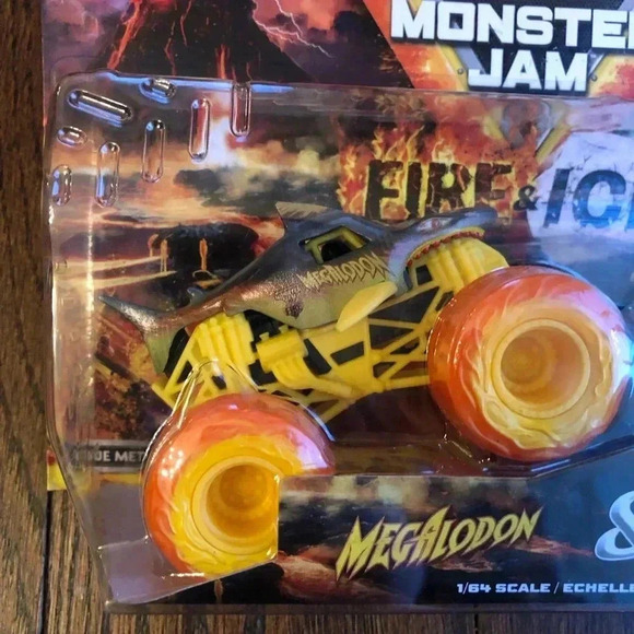 Monster Jam Fire & Ice 2-Pack: Megalodon & Monster Mutt Dalmatian - BRAND NEW! - Picture 4 of 8